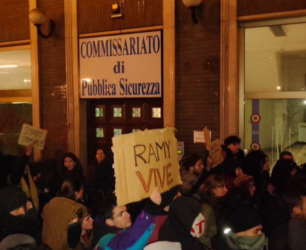 &quot;Giustizia per Ramy”, tensioni al corteo in solidarietà al 19enne egiziano davanti al Commissariato