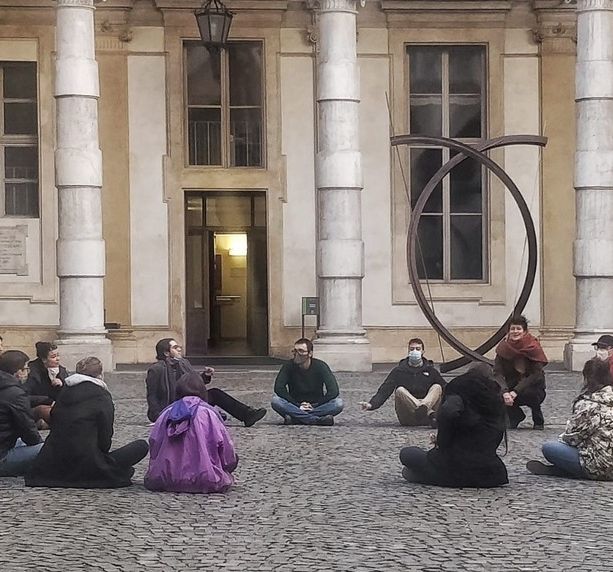 UniTo, gli studenti occupano il Rettorato: &quot;Basta esami al pc, vogliamo farli in presenza&quot; [VIDEO]