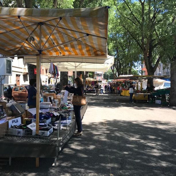 Nei mercati di Torino ripartono i banchi non alimentari, ma a Porta Palazzo si teme la crisi [FOTO]