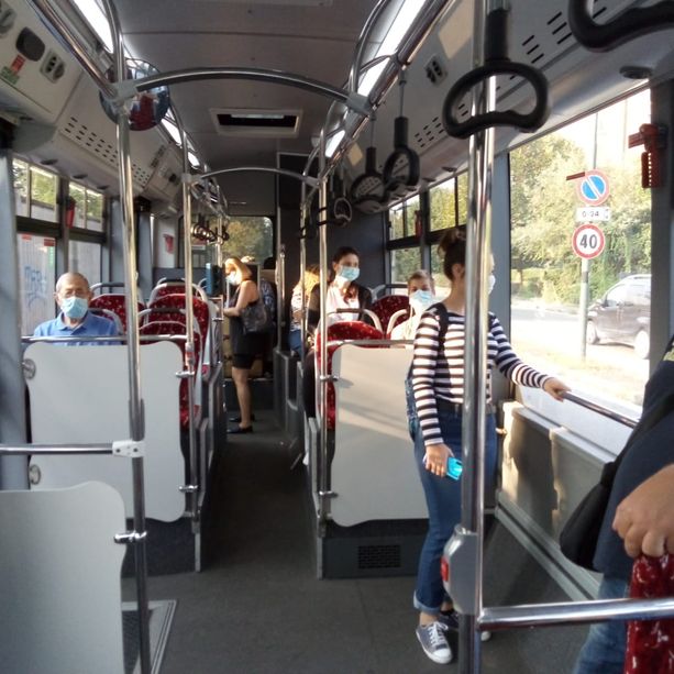 La &quot;promozione&quot; della scuola passa dalla fermata del bus: il Piano della Regione per uscire dallo scacco in 4 mosse