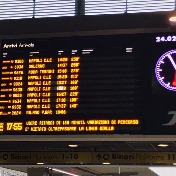 Coronavirus, in tilt il sistema ferroviario: a Porta Nuova treni cancellati e ritardi di ore [FOTO e VIDEO]