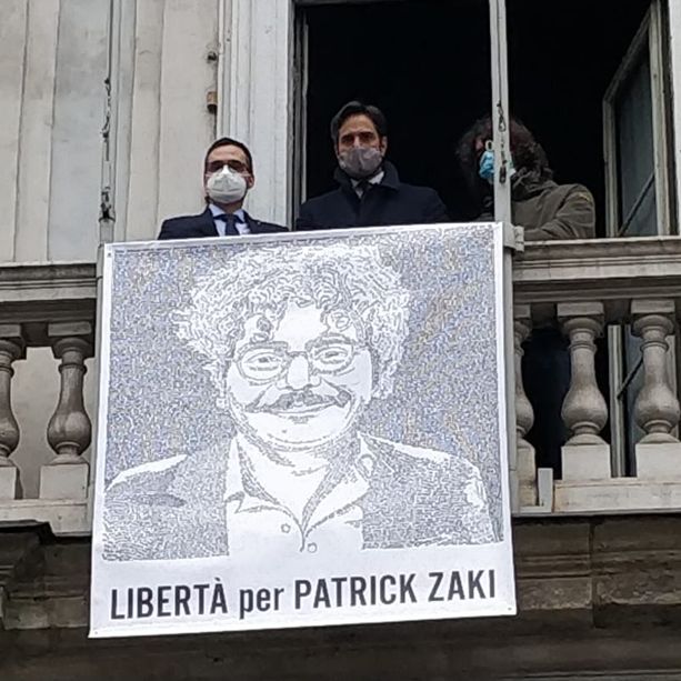 &quot;Libertà per Patrick Zaki&quot;, il Comune di Torino espone il ritratto del giovane imprigionato in Egitto [VIDEOINTERVISTA]