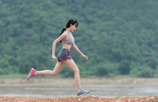 Emergenza sanitaria, nuova stretta dal governo: attività motorie solo vicino a casa e chiusura ufficiale di aree gioco e giardini pubblici