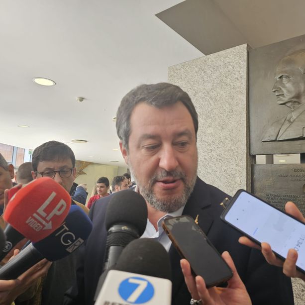 Stellantis a Mirafiori, Salvini: &quot;Torino non si meritava questo epilogo, visti i miliardi messi&quot; [VIDEO]