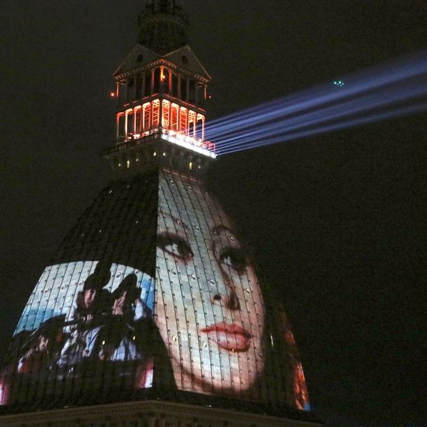 Musei aperti, Portici di Carta, video mapping sulla Mole: così Torino festeggia San Giovanni 2021