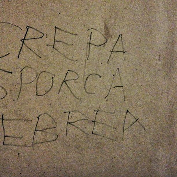 &quot;Crepa sporca ebrea&quot;: scritta antisemita nel quartiere Borgo Po [FOTO e VIDEO]