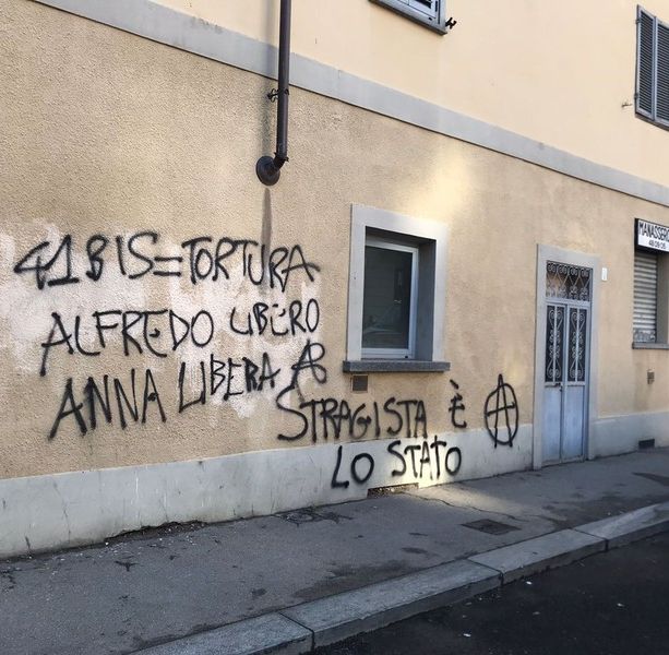 Il corteo degli anarchici imbratta Torino, negozianti sul piede di guerra: &quot;Chi paga i danni? Noi no&quot;