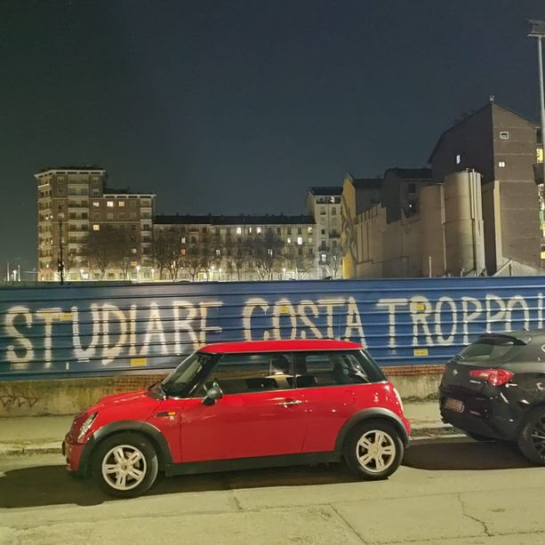 Aurora, scritte contro il The Student Hotel: “Studiare costa troppo”