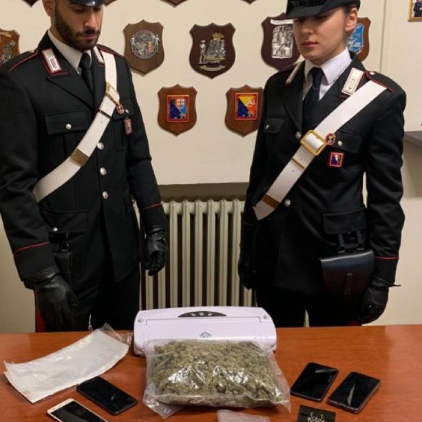 Favria, i carabinieri arrestano la donna pusher che gestiva un &quot;market&quot; aperto 24 ore su 24 [VIDEO]