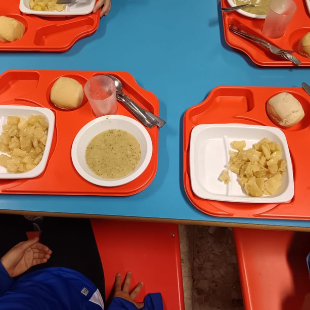 Il piatto piange. Sempre più lamentele sulla mensa scolastica. Il Comune pronto a intervenire: &quot;Già partite alcune contestazioni&quot;