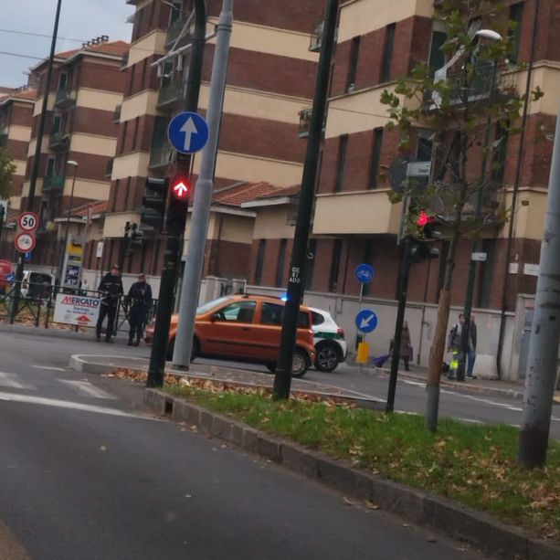 Case popolari, sgombero all'alba degli abusivi in via Sospello [FOTO]