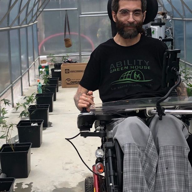 La storia di Simone, che da un anno e mezzo aspetta una prescrizione per la cannabis terapeutica: &quot;La burocrazia affossa il diritto alle cure&quot;