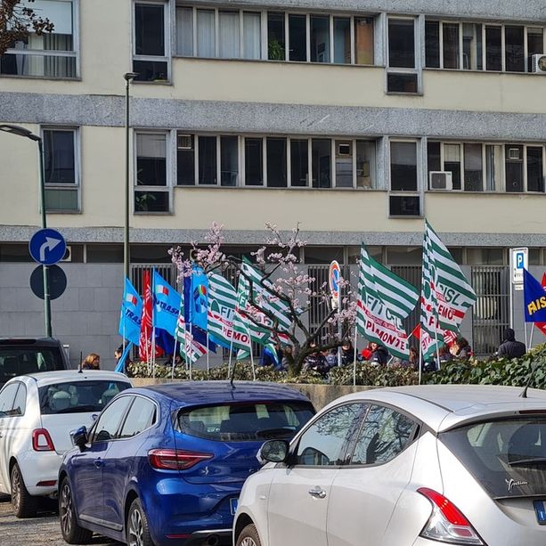 Parcheggi Gtt, protesta sulle note di Alberto Sordi. &quot;Da 20 anni chiediamo di essere trattati come gli altri dipendenti&quot; [VIDEO]