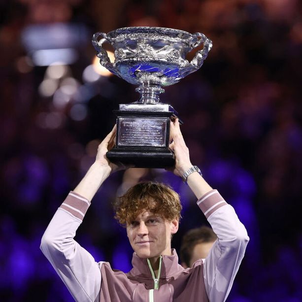 Bagno di folla in piazza Carlo Alberto per il blue carpet dei tennisti: Sinner il più acclamato [VIDEO]