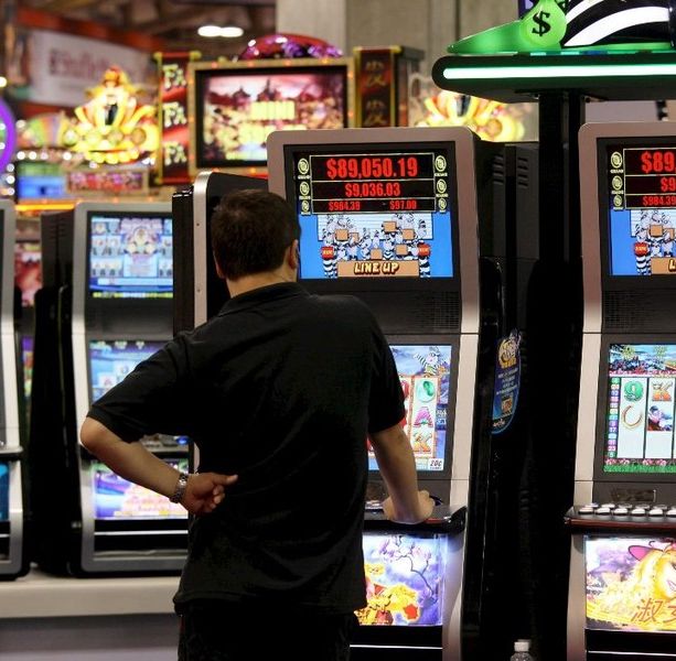 Gioco d’azzardo, si accende la protesta in Piemonte: “La ludopatia è di nuovo aumentata”