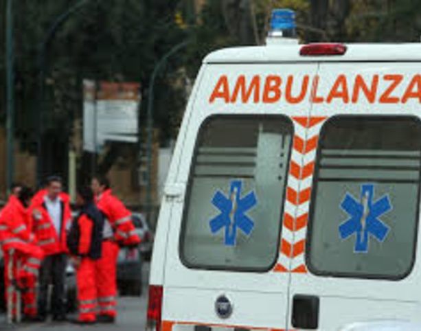 Ciclista muore travolto da un camion: il terribile incidente a Santena