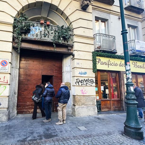 Morte Fatima: in corso rilievi della polizia scientifica in via Milano