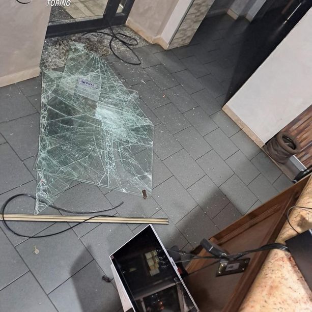 Tre spaccate e tre arresti in meno di un mese: di nuovo in manette il ladro che colpisce gli esercizi pubblici del Rivolese