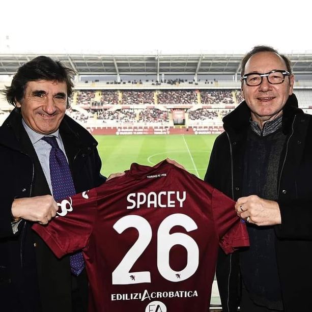 Un Premio Oscar dal cuore granata: Kevin Spacey è allo stadio accanto al presidente Cairo