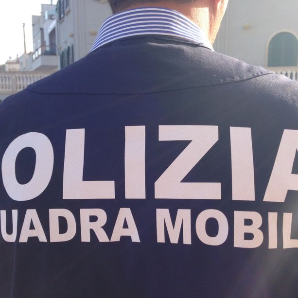 Omicidio via Gottardo: gli investigatori stanno ricostruendo relazioni della vittima