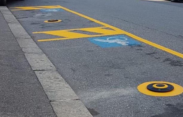 La Torino che non rispetta i disabili: nel 2022 ben 15 multe al giorno ad auto e moto sui parcheggi riservati