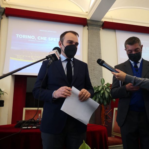 A Torino 83 bimbi all'anagrafe come figli di coppie gay, Lo Russo: &quot;Vanno tutelati&quot;. FdI contraria