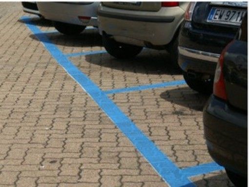 Torino più &quot;amica&quot; per chi resta in città: da oggi non si pagano i parcheggi sulle strisce blu