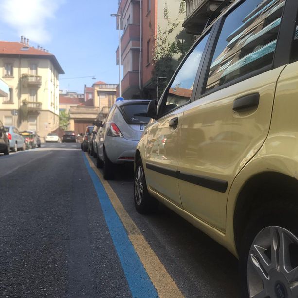 Nuovi parcheggi per residenti nel centro di Torino: strisce giallo blu in corso Vittorio, Bolzano, San Maurizio e Regina Margherita