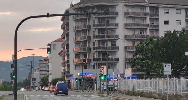 Un nuovo T-red all'incrocio tra corso Siracusa e corso Tirreno: il via dal 14 luglio