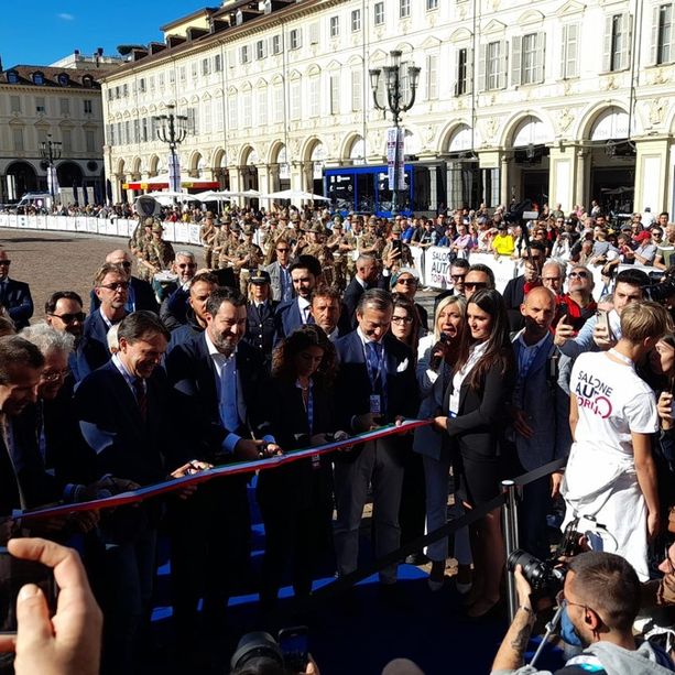 Salone Auto accende i motori, Salvini: &quot;Chi vuole espellere le vetture dalla città fa un danno economico e sociale&quot;
