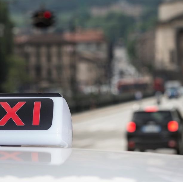 Taxi: tariffa convenzionata a prezzo massimo di 10 euro per chi si muove dentro la Ztl Centrale