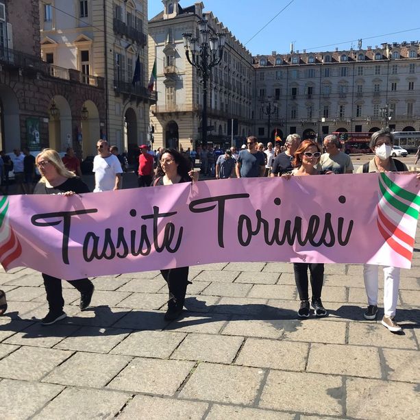 I taxi si fermano, sciopero contro il Ddl Concorrenza: &quot;Così è impossibile lavorare&quot; [VIDEO]