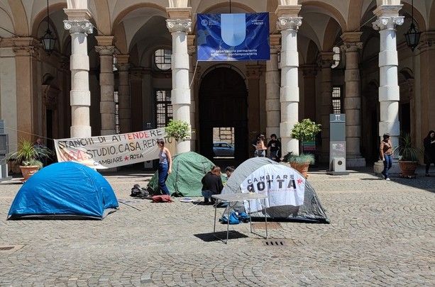 Studenti Udu accampati al Campus aggrediti nella notte. &quot;Erano neofascisti&quot;. La Cgil: &quot;Le intimidazioni non ci fanno arretrare&quot;