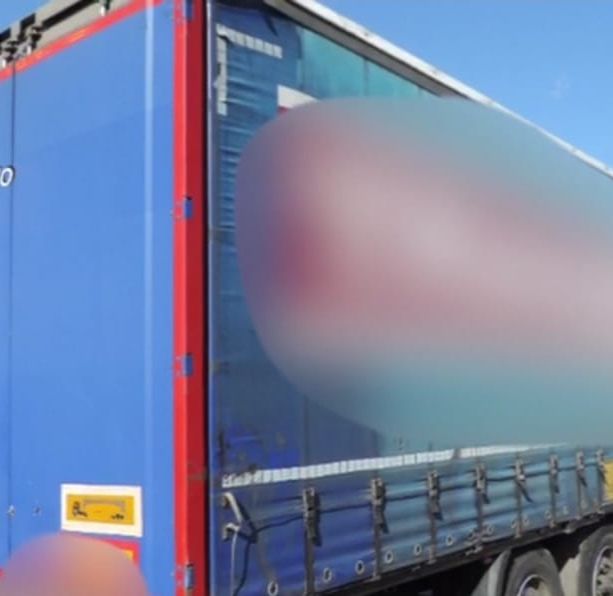 Volpiano, due ragazzini profughi afghani si nascondono su un tir diretto in Francia: denunciati dal camionista