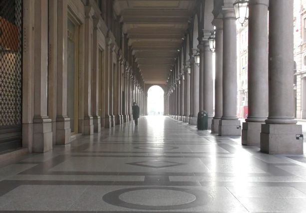 Torino ripiomba il lockdown: in centro negozi chiusi e silenzio spettrale [VIDEO e FOTO]