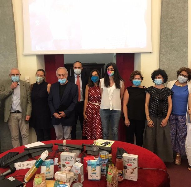 Panieri alimentari e buoni spesa per chi ha bisogno, a Torino 2500 domande in poche ore