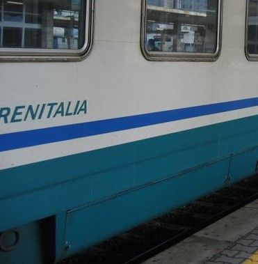 Manifesto choc sul treno Torino-Susa: “Possono circolare esclusivamente persone ricche e bianche”