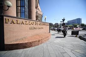 Truffa da un milione di euro sulle mascherine alla Regione: tre persone sul registro degli indagati