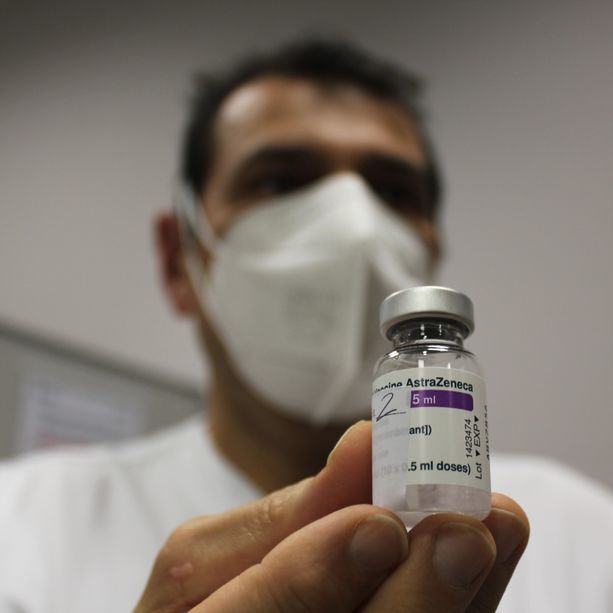 Vaccini anti-Covid: gli sms di convocazione non arrivano e l’Asl To3 ricorre alle telefonate d’urgenza