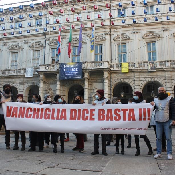 “Vanchiglia vuole dormire”: la rivolta dei residenti contro la mala movida fa tremare il Comune di Torino (VIDEO e FOTO)