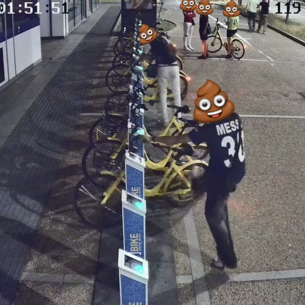 ToBike dice addio a Torino: &quot;Hanno vinto gli imbecilli&quot;. E pubblica video e foto dei vandali [LE IMMAGINI]