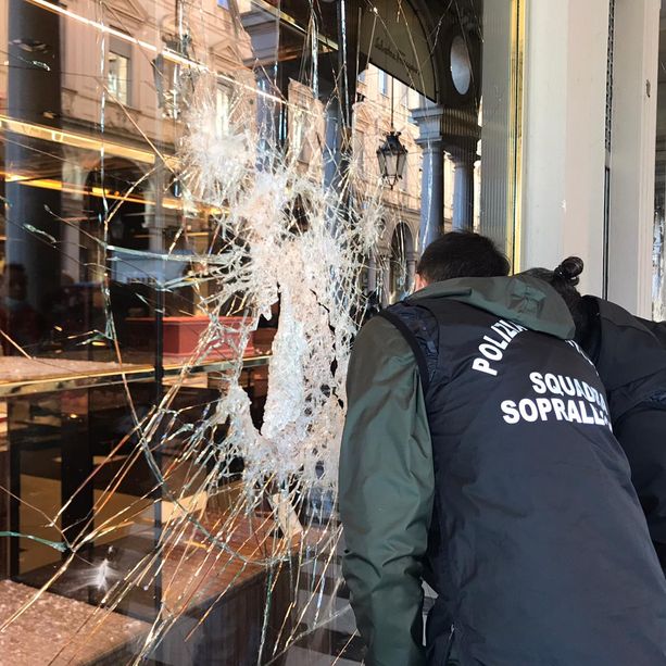 Montaruli (FdI): &quot;Grimaldi vuole dialogare con i saccheggiatori di via Roma? Grave. Si scusi&quot;. Lui replica: &quot;Ascolto tutti, non i fascisti&quot;
