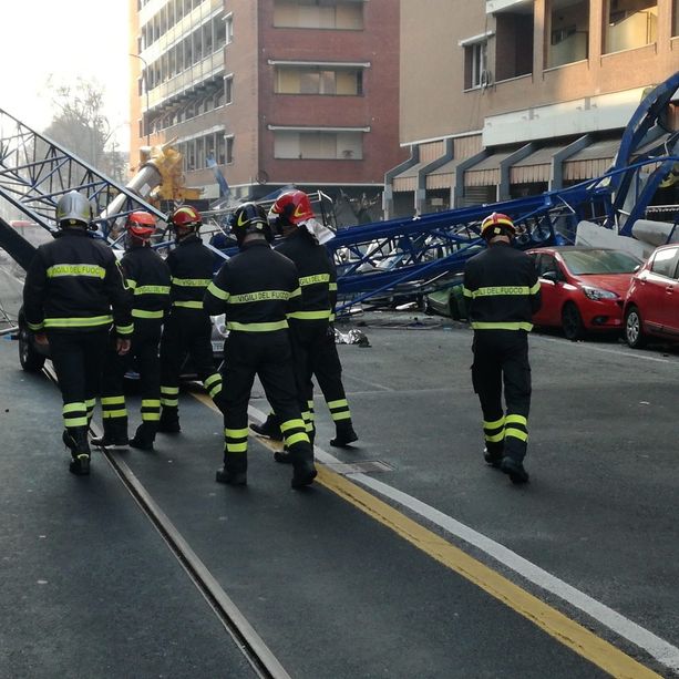Via Genova, oggi si sposta la gru. Ma è anche il giorno delle perizie (FOTO e VIDEO)