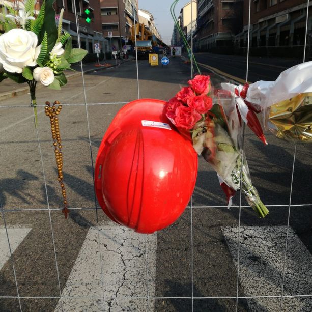Domani i funerali di Filippo Falotico. E via Genova &quot;spegne&quot; le luci, Miano: “Sarà un Natale molto diverso per il nostro quartiere”.