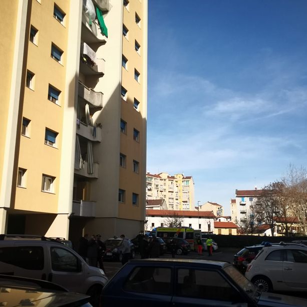 Muore bambino di due anni caduto dall'ottavo piano, tragedia in via Pacini (FOTO e VIDEO)