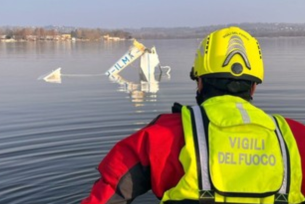 Ancora grave e in prognosi riservata il pilota dell'aliante precipitato nel lago di Varese