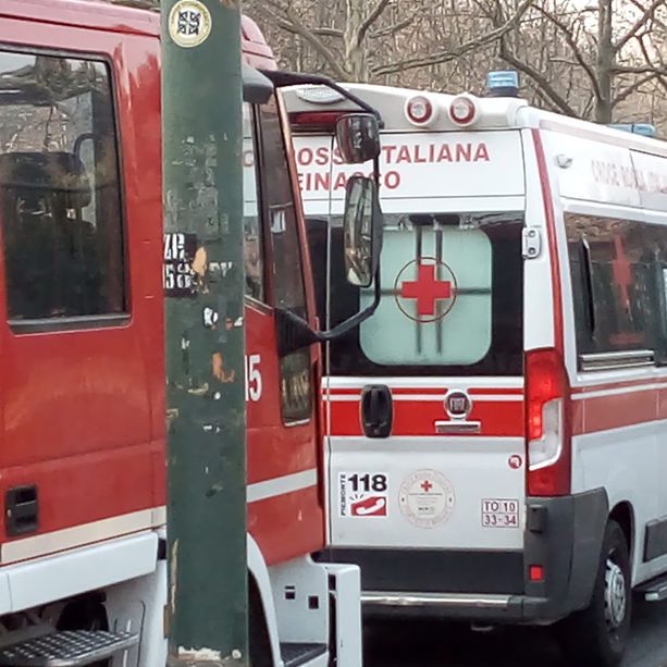 Settimo: materasso prende fuoco a causa di una sigaretta accesa e divampa incendio, morta una 49enne