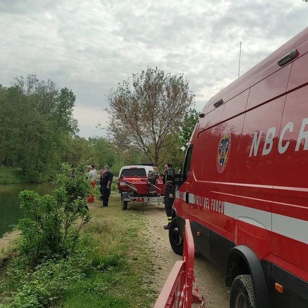 Si tuffa nel Po per un bagno e non riemerge più: morto ragazzo di 24 anni