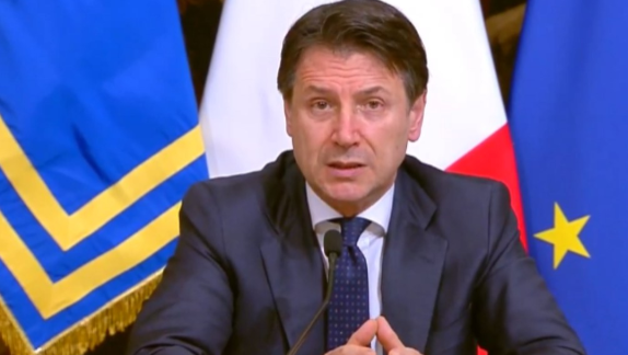 &quot;NESSUNA PROROGA DELLE RESTRIZIONI FINO AL 31 LUGLIO&quot; - La diretta di Conte