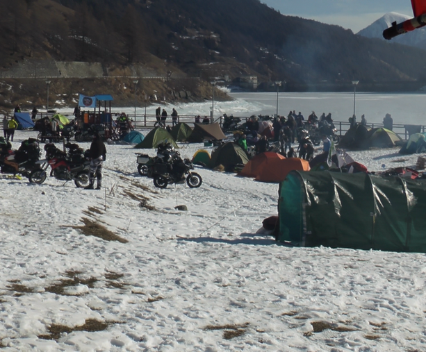 A Pontechianale torna la pacifica invasione dei biker più “temerari”: nel week-end c’è l’Agnellotreffen